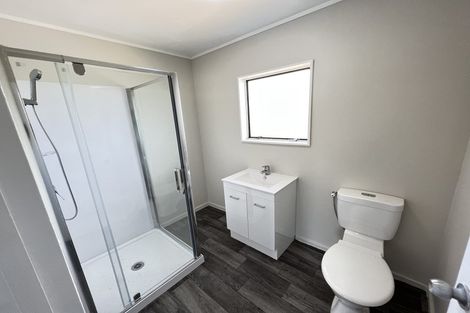 Photo of property in 2/11 De Bloge Place, Clendon Park, Auckland, 2103