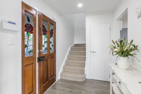 Photo of property in 52 Waiora Road, Stanmore Bay, Whangaparaoa, 0932