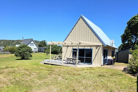 Photo of property in 135 Kowhai Avenue, Matarangi, Whitianga, 3592