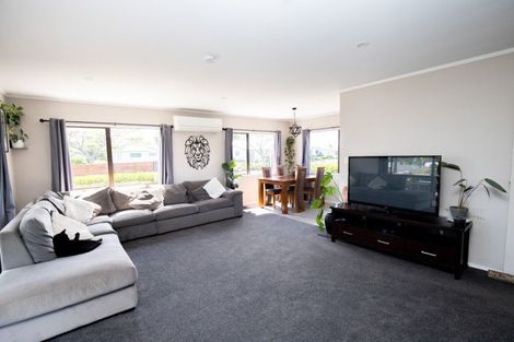 Photo of property in 28 Darlington Street, Ngatea, 3503