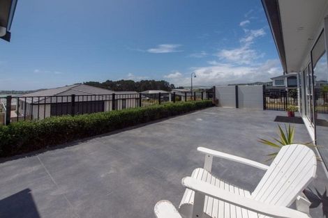 Photo of property in 35 Margaret Shields Avenue, Aotea, Porirua, 5024