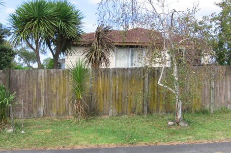 Photo of property in 16 Darlington Place, Glendene, Auckland, 0602