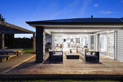 Photo of property in 1557 Waiuku Road, Waiuku, 2681