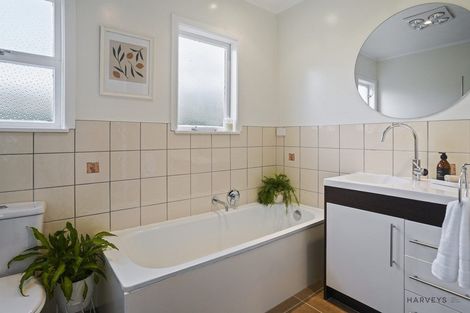 Photo of property in 14 Willowbrook Place, Titirangi, Auckland, 0604