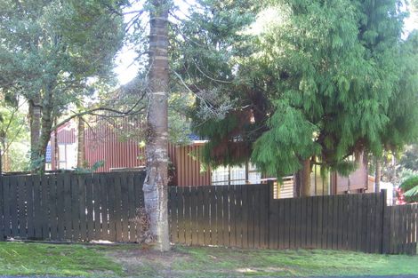 Photo of property in 42 Longfellow Parade, Glen Eden, Auckland, 0604