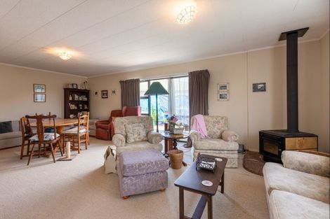 Photo of property in 20 Ross Street, Woodville, 4920