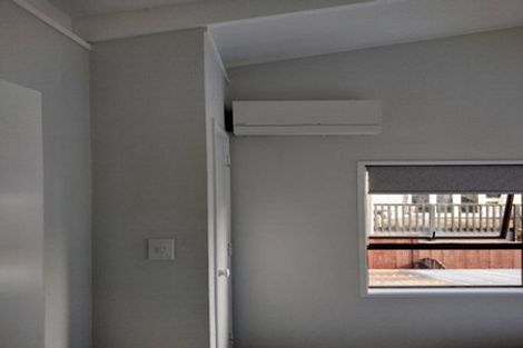 Photo of property in 2/75 Birkdale Road, Birkdale, Auckland, 0626