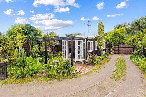 Photo of property in 11 Waimea Road, Waikanae Beach, Waikanae, 5036