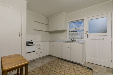 Photo of property in 1066 Scenic Drive North, Swanson, Auckland, 0816