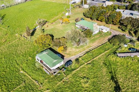 Photo of property in 76 Hobsonville Road, West Harbour, Auckland, 0618