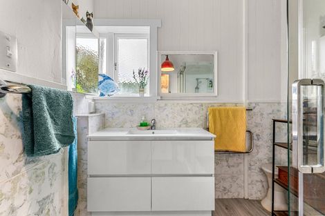 Photo of property in 10 Franklin Road, Paparoa, 0571