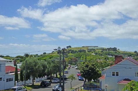 Photo of property in 2/24 Church Street, Devonport, Auckland, 0624