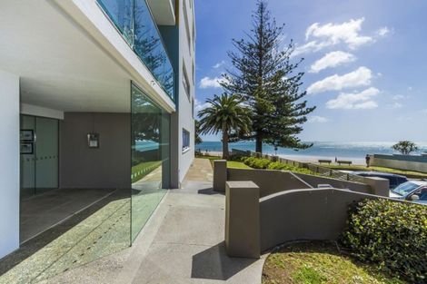 Photo of property in Seaview Apartments, 12/64 Milford Road, Milford, Auckland, 0620