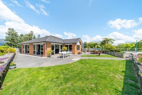 Photo of property in 1 Valley View Way, Timberlea, Upper Hutt, 5018