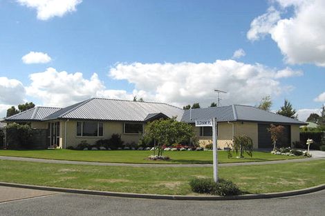 Photo of property in 4 Devon Crescent, Darfield, 7510