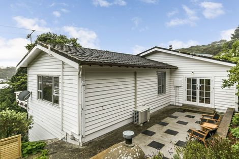 Photo of property in 22 Liffey Crescent, Island Bay, Wellington, 6023