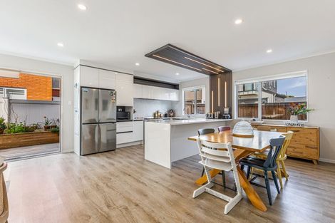 Photo of property in 5 Dawnhaven Drive, Te Atatu Peninsula, Auckland, 0610