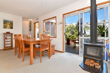 Photo of property in 20 Tindalls Bay Road, Tindalls Beach, Whangaparaoa, 0930