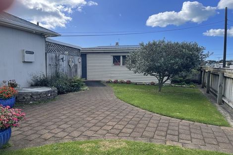 Photo of property in 18 Seymour Street, Waitara, 4320