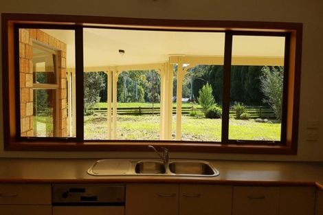 Photo of property in 7 Daphne Harden Lane, Paremoremo, Auckland, 0632