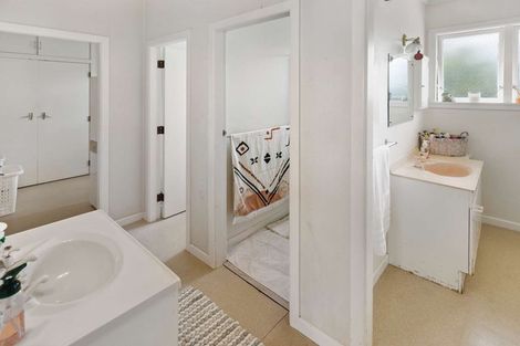 Photo of property in 8 Feltham Street, Hunterville, 4730