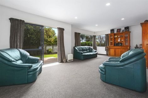 Photo of property in 17 Dornoch Place, Papakowhai, Porirua, 5024