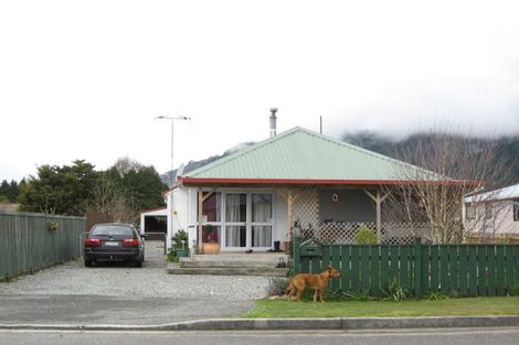 Photo of property in 1 Milton Street, Murchison, 7007