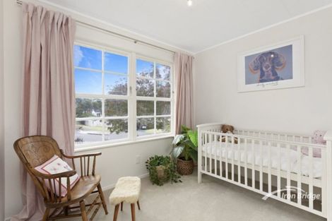 Photo of property in 61 Easton Park Parade, Glenfield, Auckland, 0629