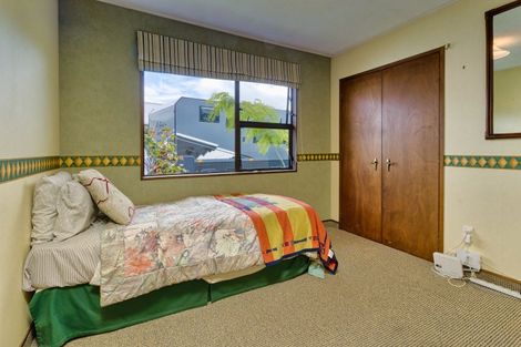 Photo of property in 11 Deakin Place, Clive, 4102