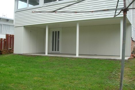 Photo of property in 17 Valron Road, Te Atatu South, Auckland, 0602