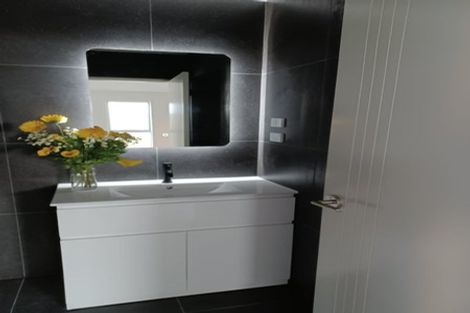 Photo of property in 15 Huia Road, Point Chevalier, Auckland, 1022