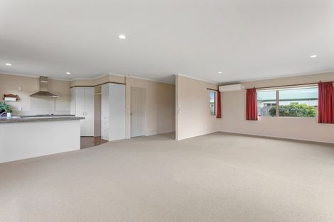 Photo of property in 26 Edgewater Grove, Whakatane, 3120