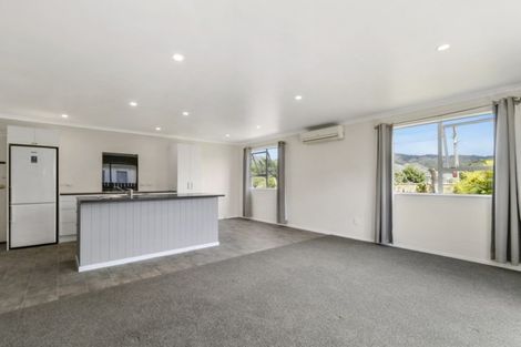 Photo of property in 4 Wellington Road, Wainuiomata, Lower Hutt, 5014