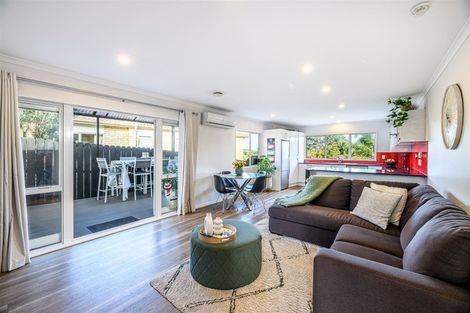 Photo of property in 6 San Bernadino Drive, Henderson, Auckland, 0612