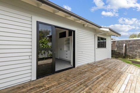 Photo of property in 30 Waiwaka Terrace, Strandon, New Plymouth, 4312