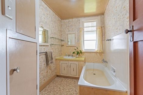 Photo of property in 24 Domain Road, Otaki, 5512