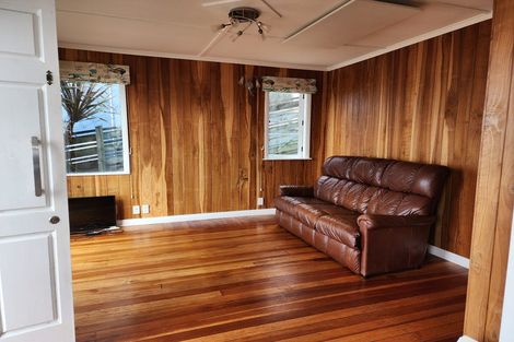 Photo of property in 130 Owhiro Bay Parade, Owhiro Bay, Wellington, 6023