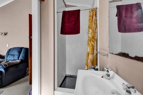 Photo of property in 10 York Crescent, Westown, New Plymouth, 4310