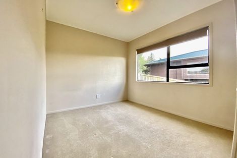 Photo of property in 12 Melia Grove, Goodwood Heights, Auckland, 2105