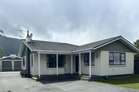 Photo of property in 5 Oriwa Street, Waikanae, 5036