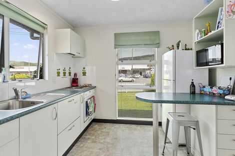 Photo of property in 1/46 Oxford Street, Tawa, Wellington, 5028