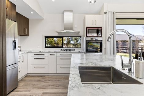 Photo of property in 3 Karaka Place, Kinloch, Taupo, 3377