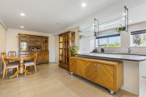 Photo of property in 9 Woodhouse Place, West Harbour, Auckland, 0618