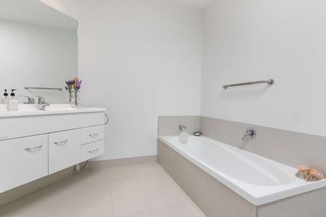 Photo of property in 10 Riverside Place, Katikati, 3129