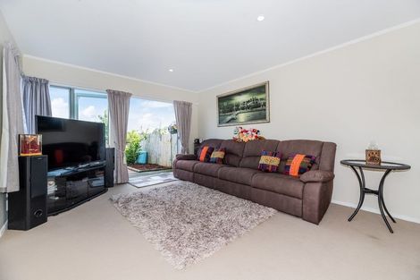 Photo of property in 25 Stephen Avenue, Henderson, Auckland, 0610