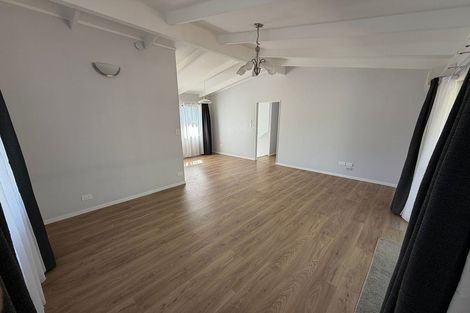 Photo of property in 5 Kearney Place, Massey, Auckland, 0614