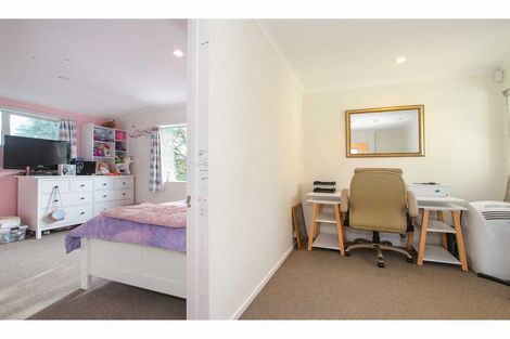 Photo of property in 40 Roberts Road, Glenfield, Auckland, 0629