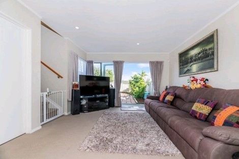 Photo of property in 25 Stephen Avenue, Henderson, Auckland, 0610