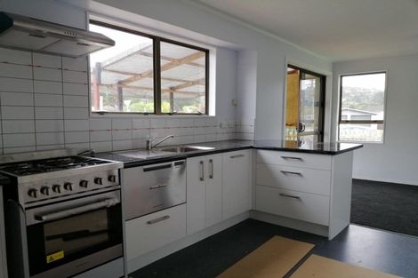 Photo of property in 35 Glen Road, Stokes Valley, Lower Hutt, 5019