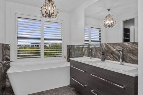 Photo of property in 30 Lakeside Terrace, Omokoroa, 3114